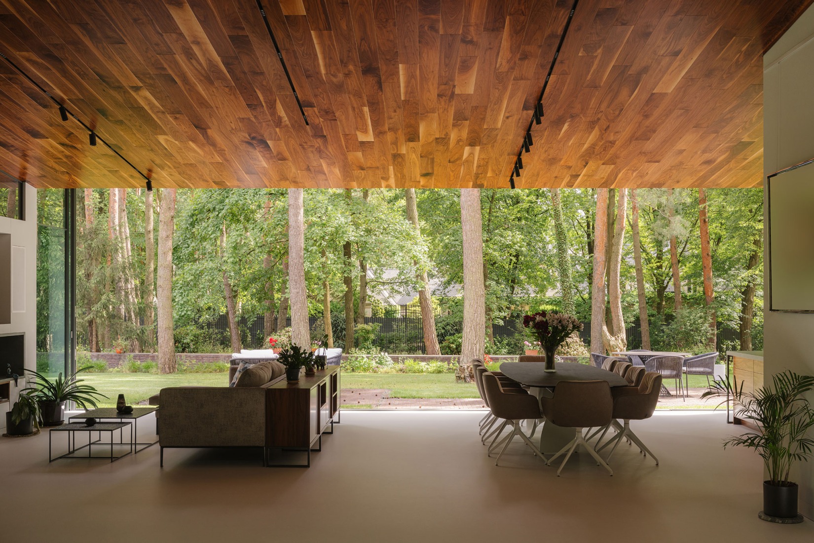 La Casa de los Viajeros por Wojciech Kotecki y Katarzyna Mach. Fotografía por Yassen Hristov.