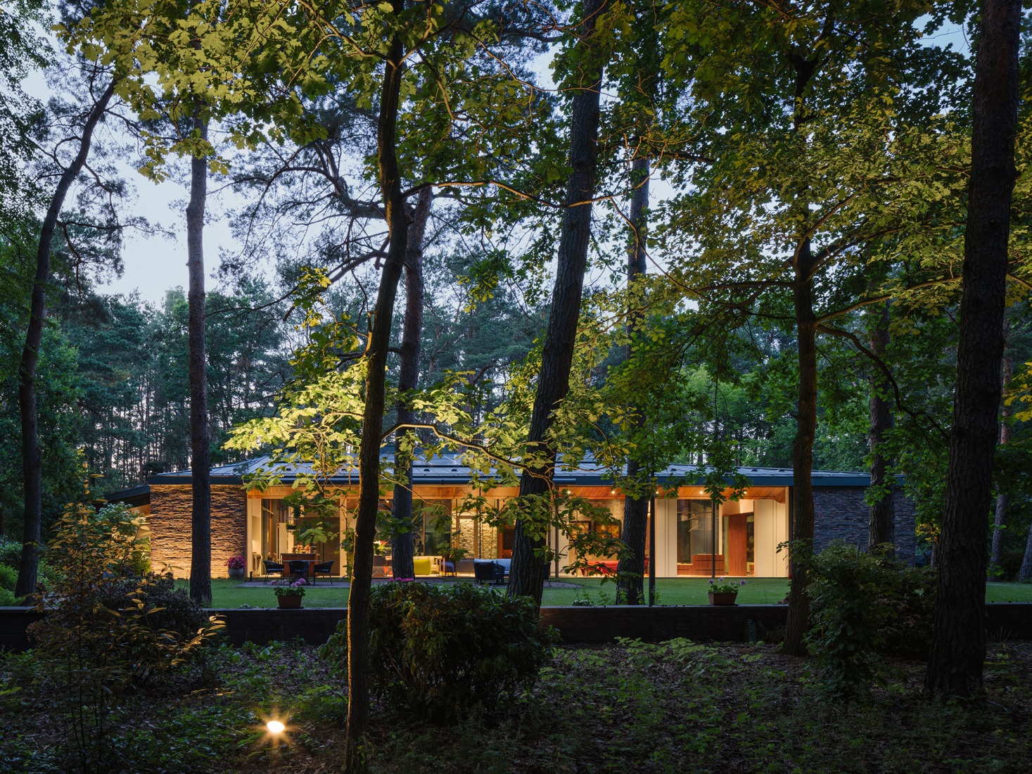 La Casa de los Viajeros por Wojciech Kotecki y Katarzyna Mach. Fotografía por Nate Cook.