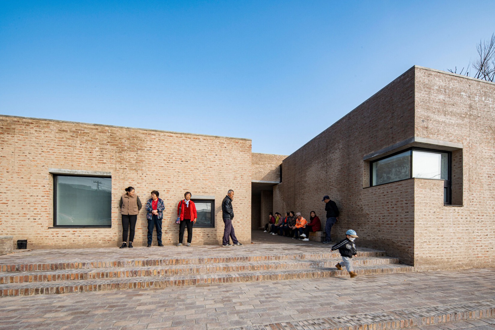The centre is accessed via a narrow entrance corridor that leads straight into the off-centre circular courtyard. Photograph courtesy by Aga Khan Trust for Culture / Dou Yujun (photographer).