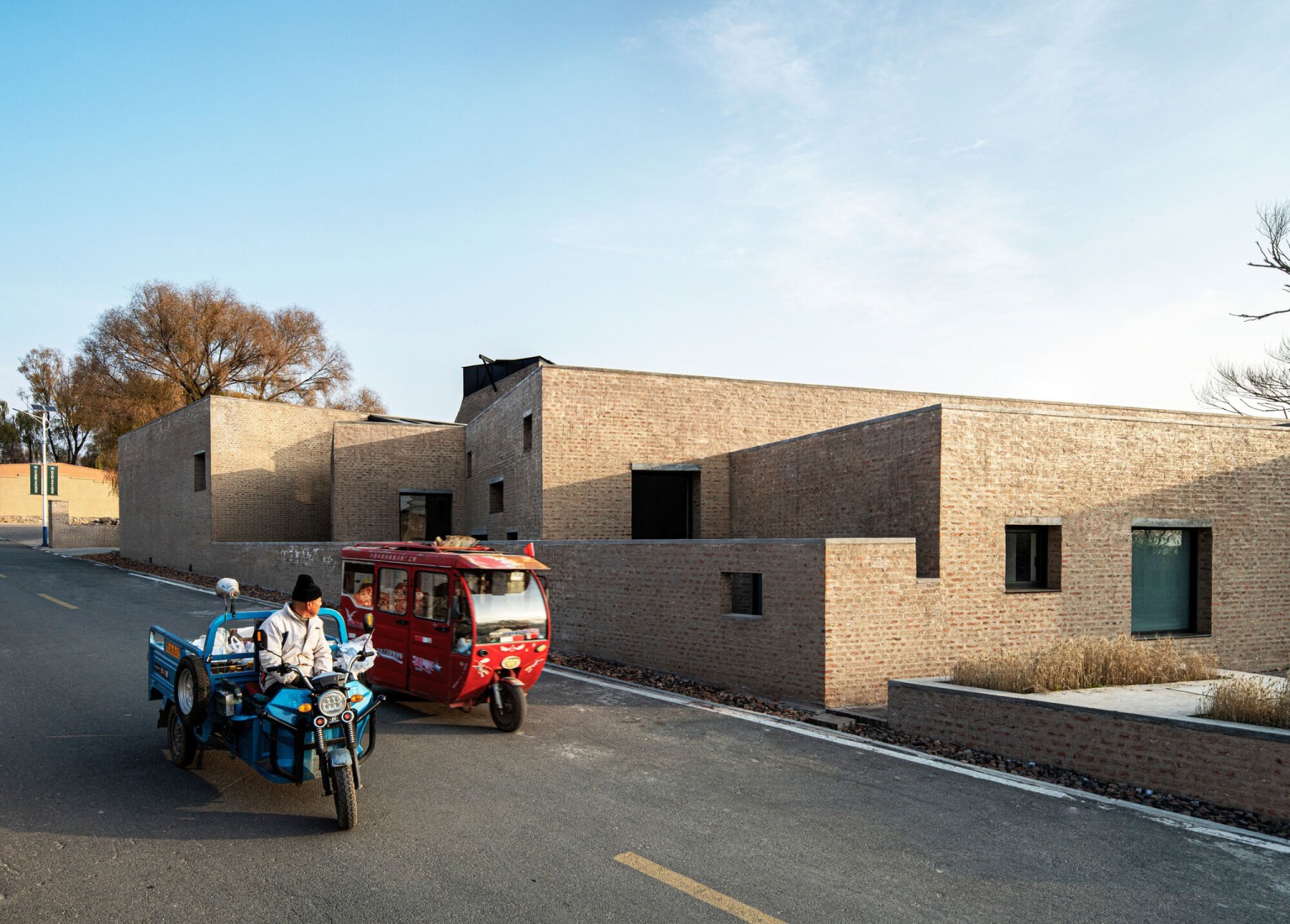 View of the building from the south-west. The light exterior finish of the brick was applied by hand; it increases its durability and evokes the soil of the surrounding area. Photograph courtesy by Aga Khan Trust for Culture / Dou Yujun (photographer).