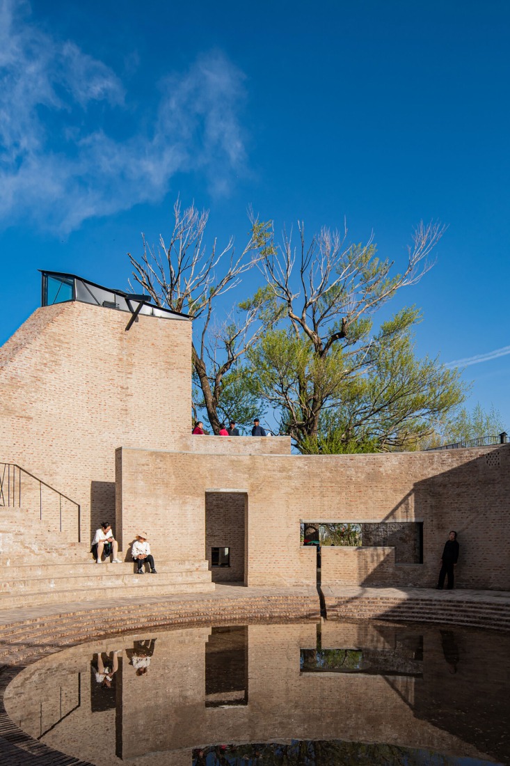 View of the courtyard after it rained. The courtyard features a drainage outlet cut into the brickwork, designed to allow rainwater to flow out. This outlet can be deliberately blocked so rainwater can form a temporary pool. Photograph courtesy by Aga Khan Trust for Culture / Dou Yujun (photographer).