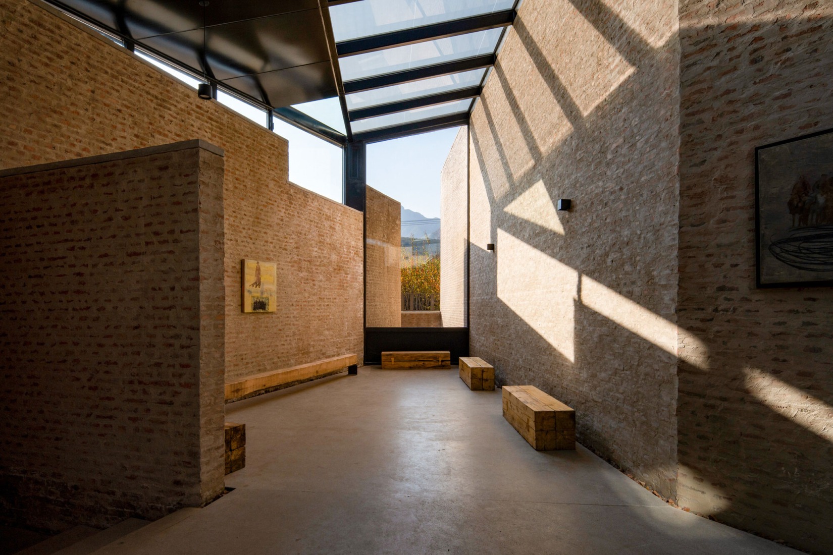 Instrumental in its low cost was the approach of building it almost entirely of bricks salvaged from the earlier demolitions. Photograph courtesy by Aga Khan Trust for Culture / Dou Yujun (photographer).