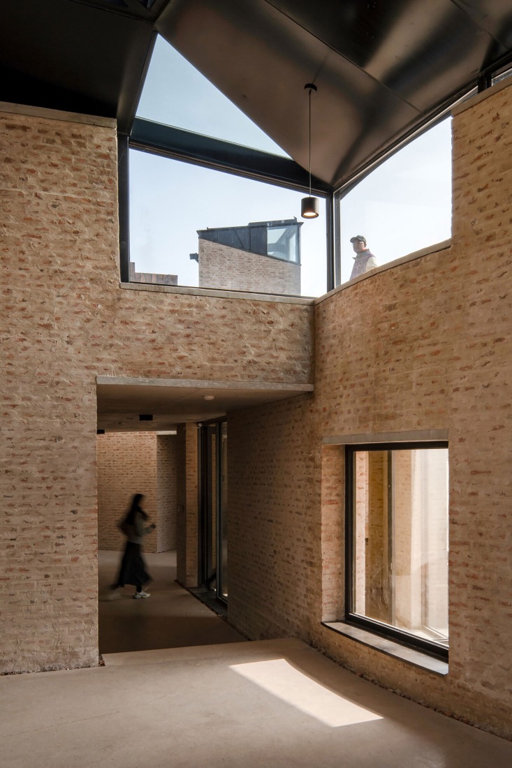 The building's sophisticated geometry creates a remarkable visual connection between its different levels and its interior and exterior spaces. Photograph courtesy by Aga Khan Trust for Culture / Dou Yujun (photographer).
