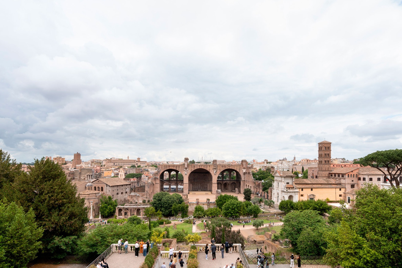 Escenografía y exposición de la Basílica de Majencio por Alvisi Kirimoto + Asociados. Fotografía por Marco Cappelletti Studio. Escenografía y exposición de la Basílica de Majencio por Alvisi Kirimoto + Asociados. Fotografía por Marco Cappelletti Studio.