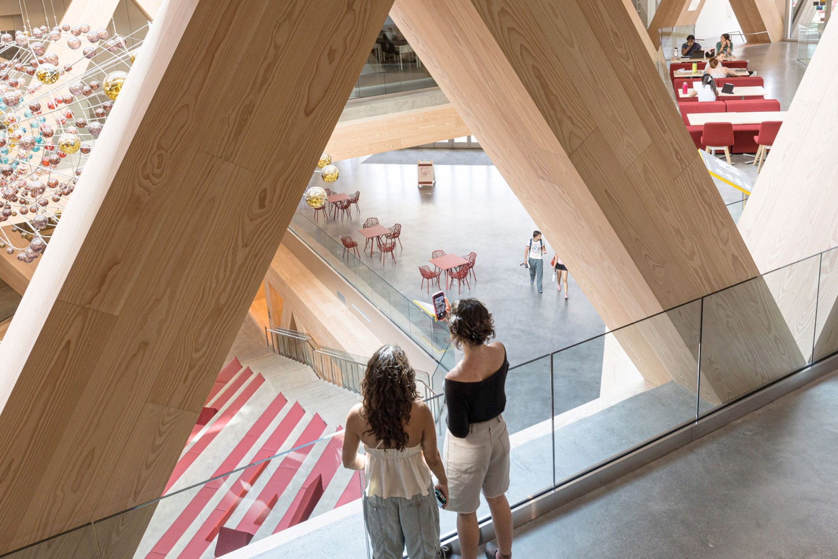 Claremont McKenna College por BIG. Fotografía por Laurian Ghinitoiu.