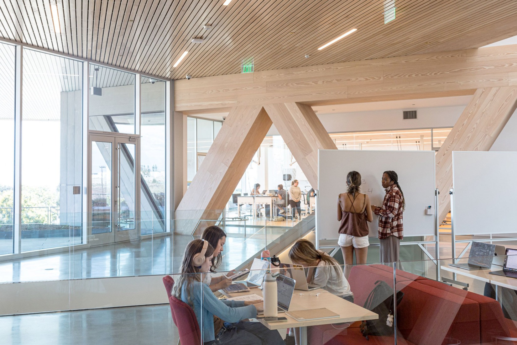 Claremont McKenna College por BIG. Fotografía por Laurian Ghinitoiu.