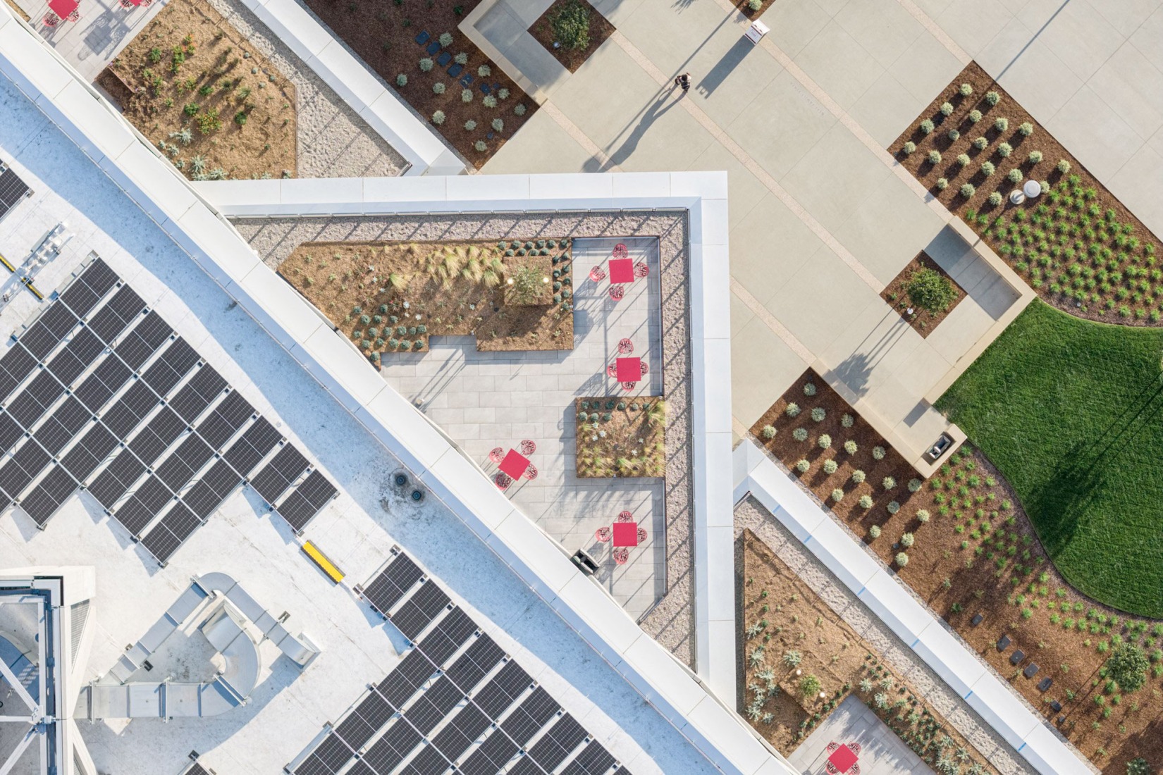 Claremont McKenna College por BIG. Fotografía por Laurian Ghinitoiu.