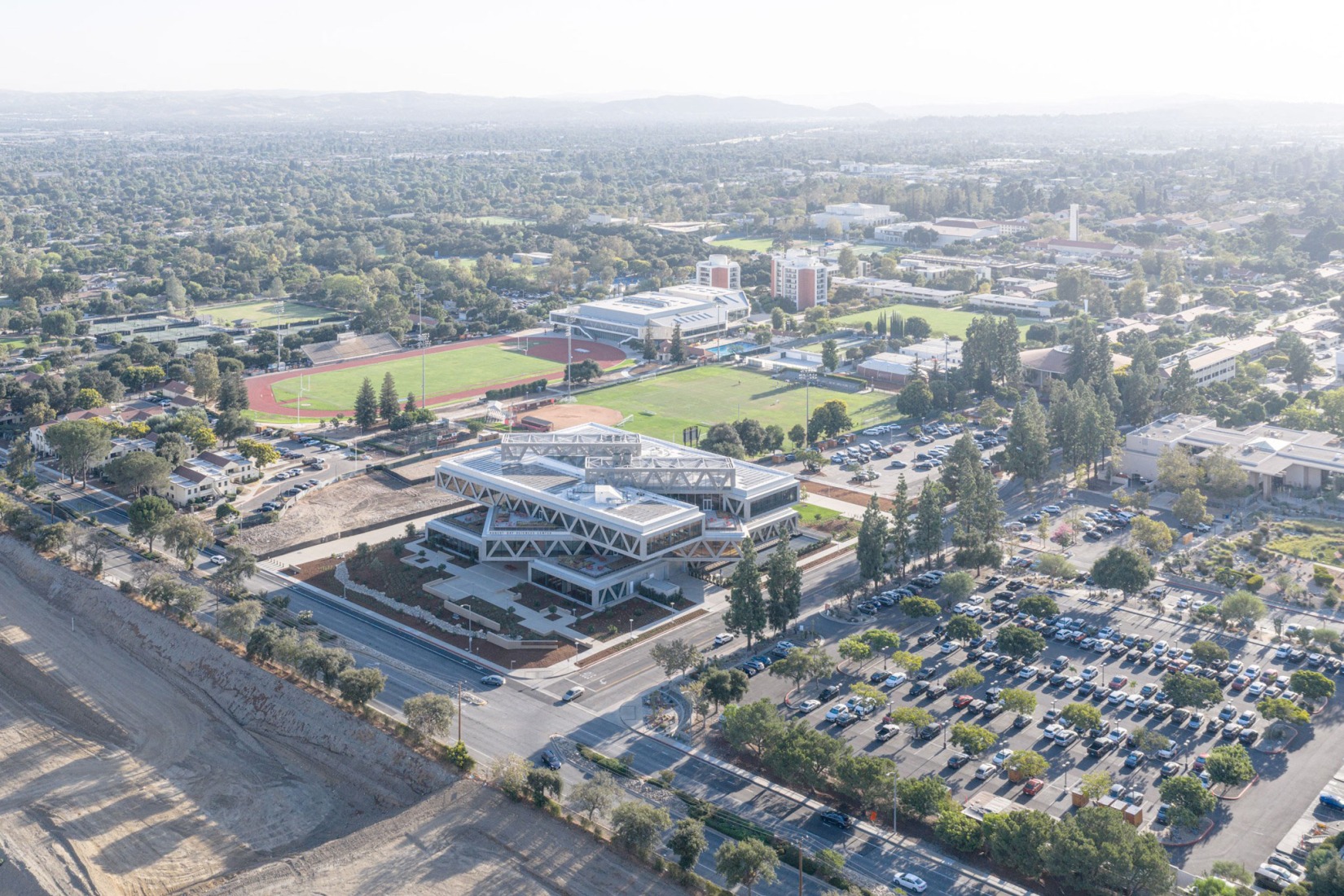 Claremont McKenna College por BIG. Fotografía por Laurian Ghinitoiu.