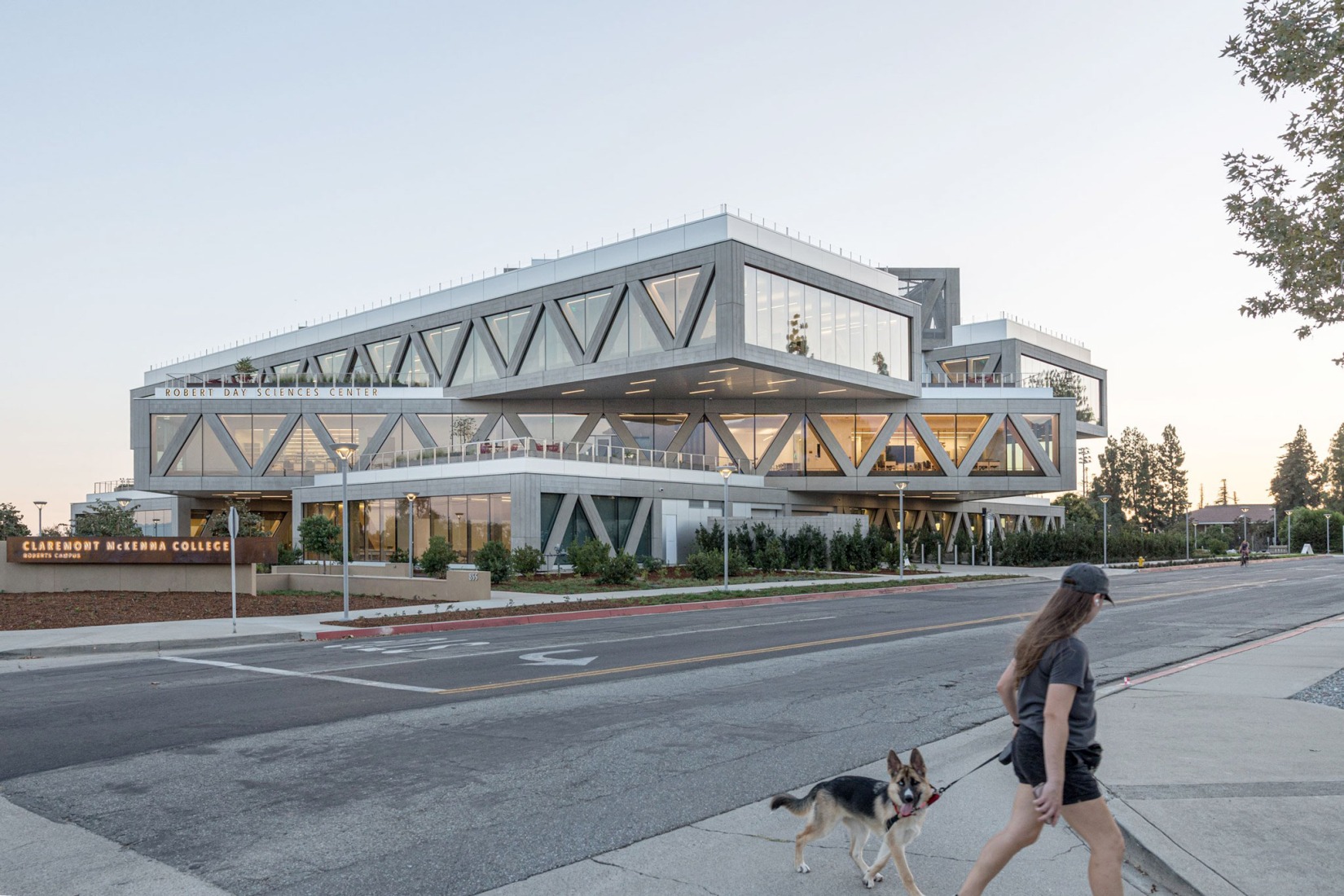 Claremont McKenna College por BIG. Fotografía por Laurian Ghinitoiu.