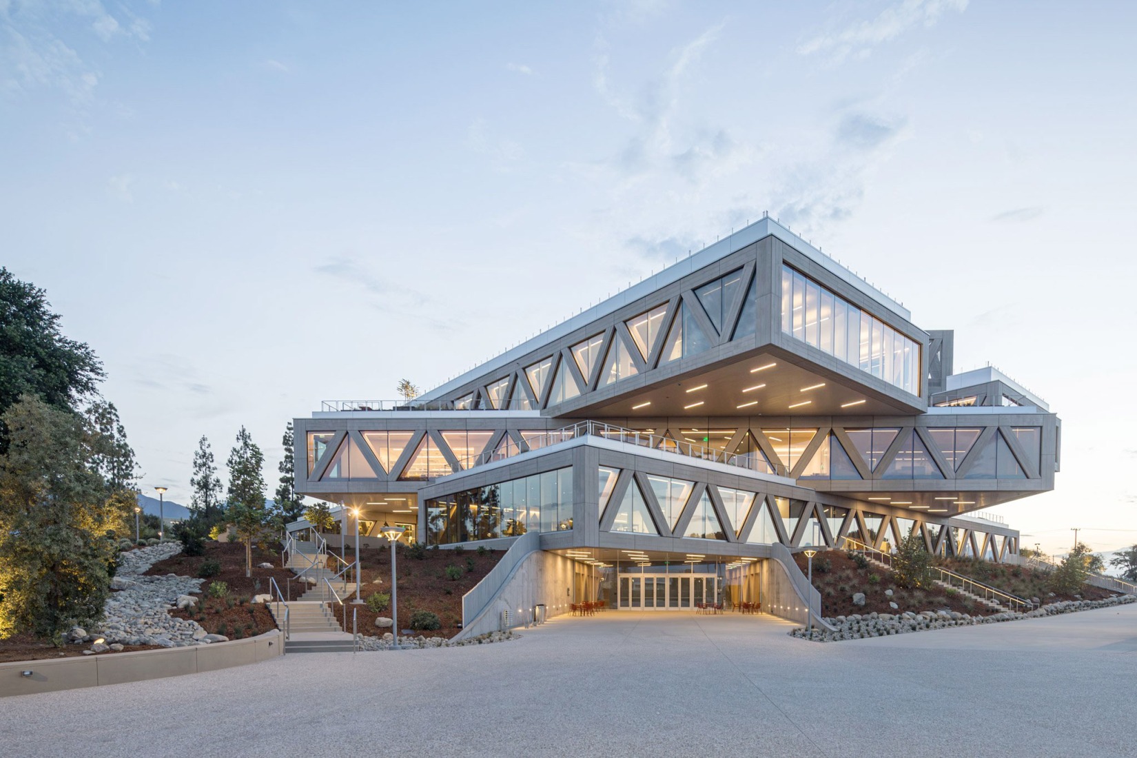 Claremont McKenna College por BIG. Fotografía por Laurian Ghinitoiu.