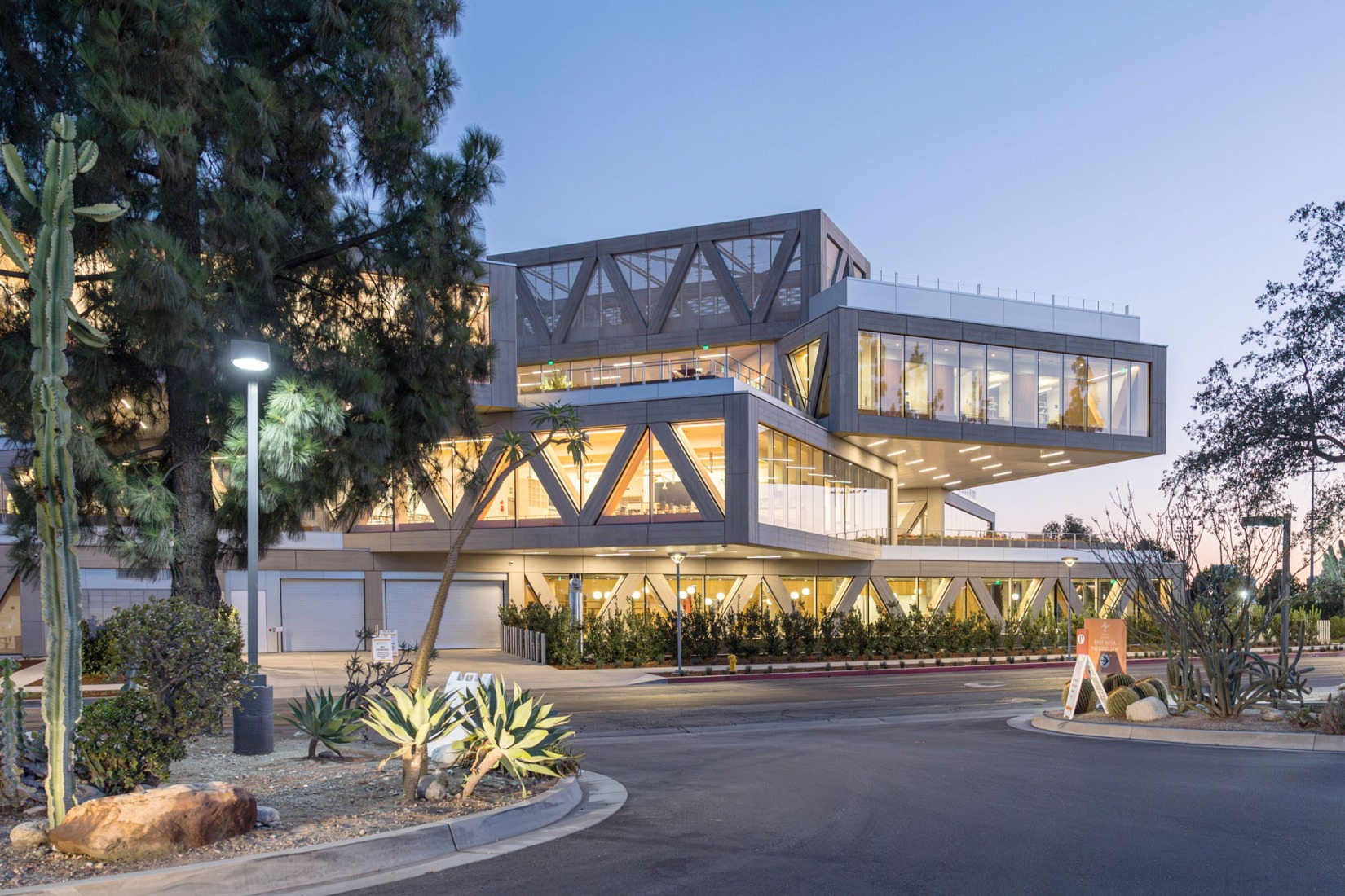 Claremont McKenna College por BIG. Fotografía por Laurian Ghinitoiu.