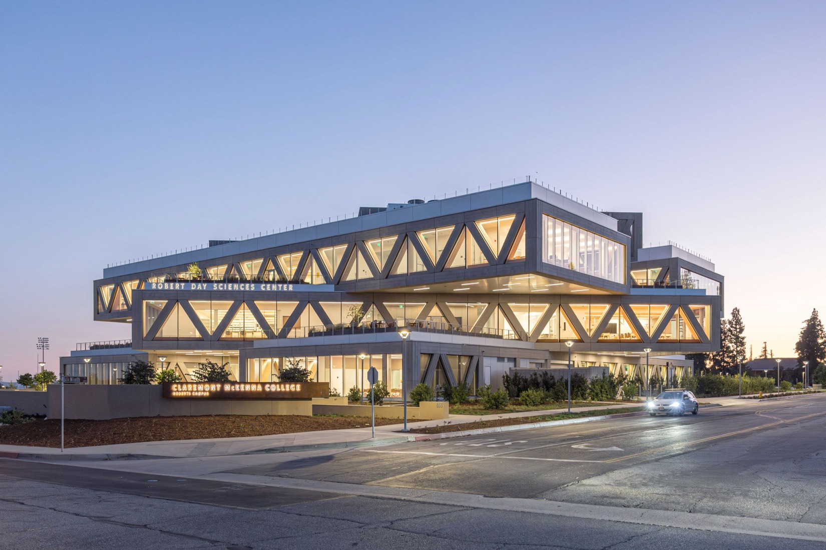 Claremont McKenna College por BIG. Fotografía por Laurian Ghinitoiu.