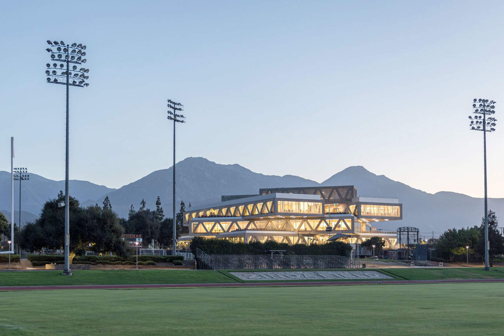 Claremont McKenna College por BIG. Fotografía por Laurian Ghinitoiu.