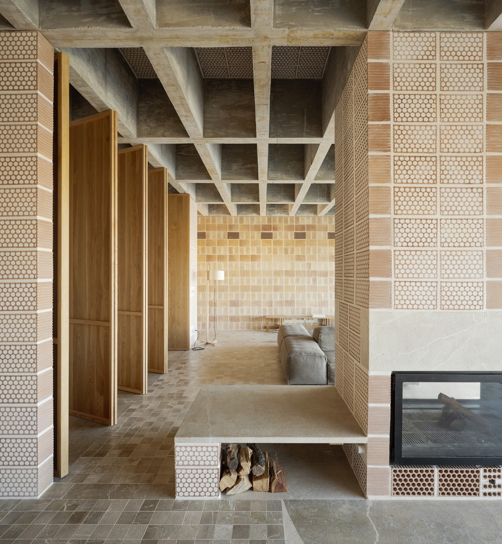 Ca na Birgit by TEd'A arquitectes. Photograph by Luis Díaz Díaz. Ca na Birgit by TEd'A arquitectes. Photograph by Luis Díaz Díaz.