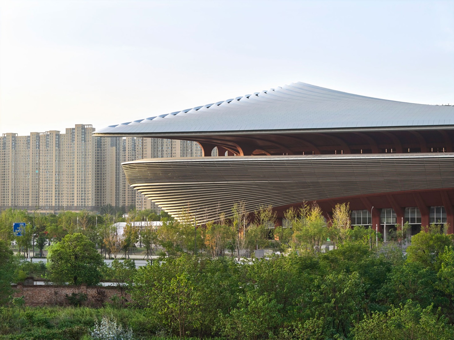 Centro Internacional de Fútbol de Xian, por Zaha Hadid Architects. Fotografía de Hufton + Crow.