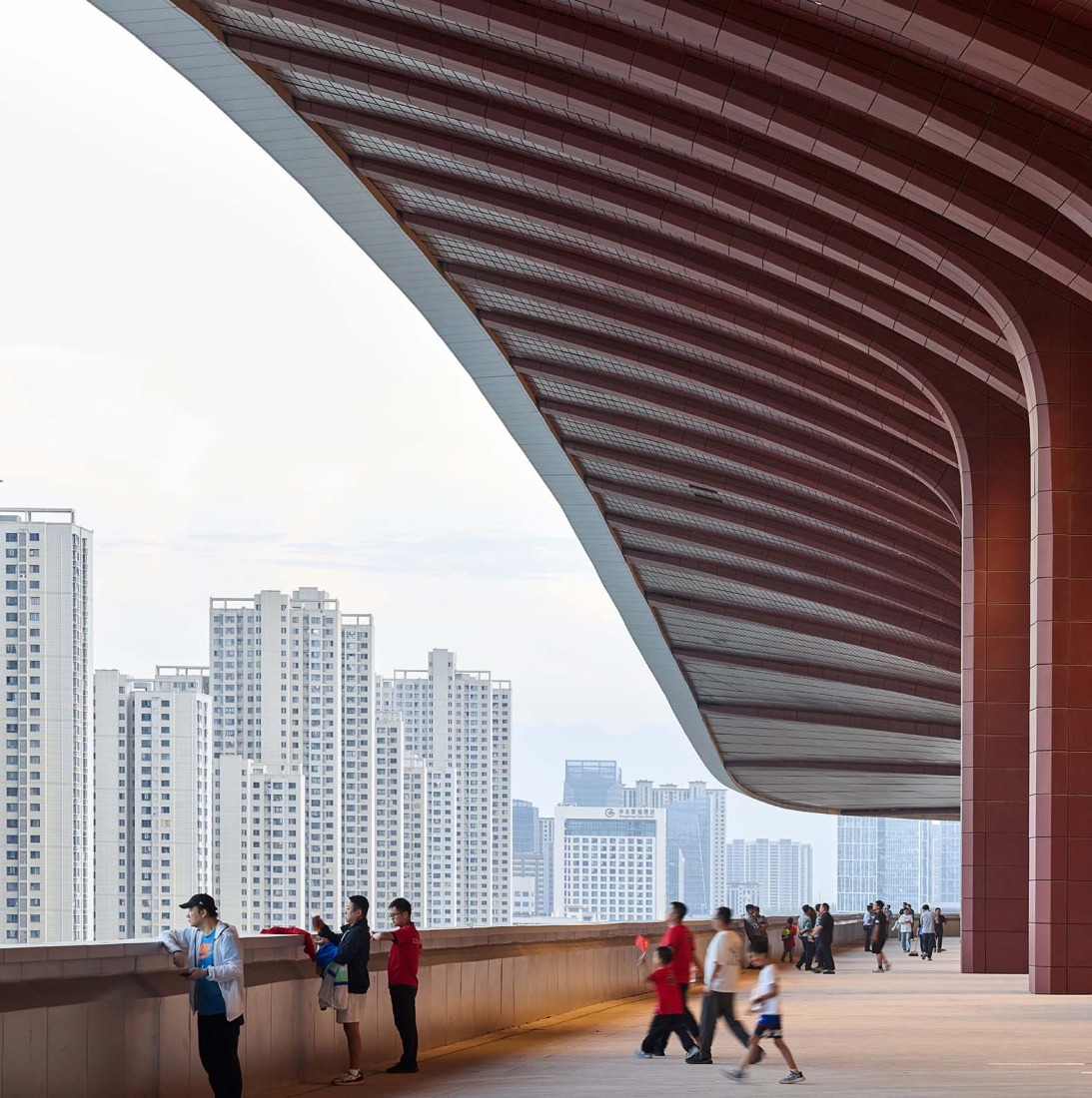 Centro Internacional de Fútbol de Xian, por Zaha Hadid Architects. Fotografía de Hufton + Crow.