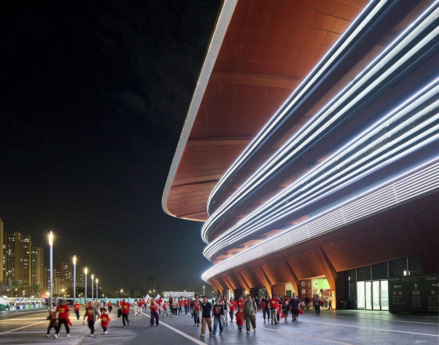 Centro Internacional de Fútbol de Xian, por Zaha Hadid Architects. Fotografía de Hufton + Crow.