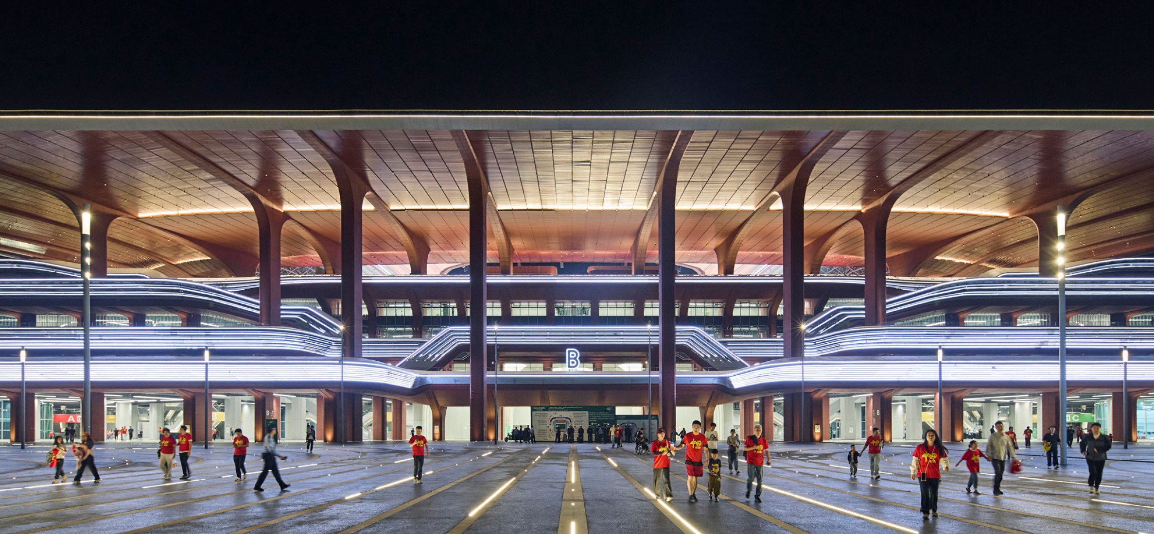 Centro Internacional de Fútbol de Xian, por Zaha Hadid Architects. Fotografía de Hufton + Crow.