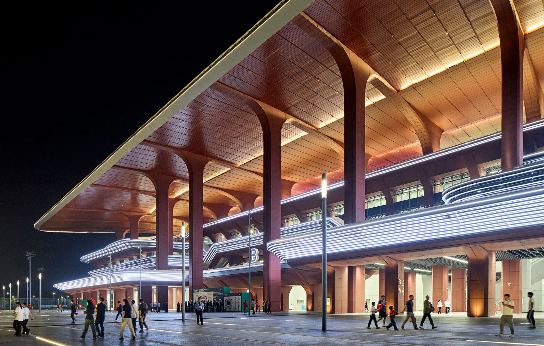 Centro Internacional de Fútbol de Xian, por Zaha Hadid Architects. Fotografía de Hufton + Crow.