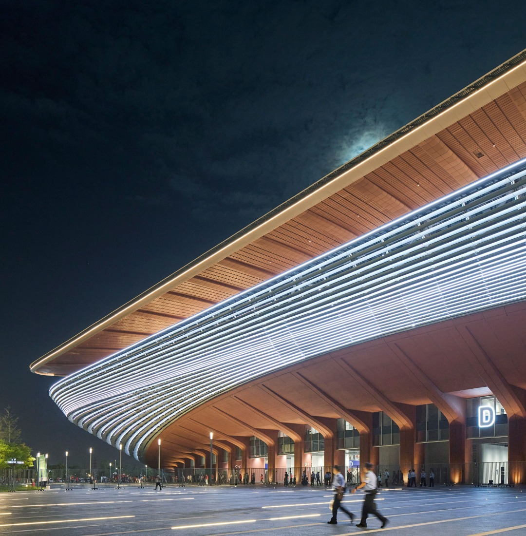 Centro Internacional de Fútbol de Xian, por Zaha Hadid Architects. Fotografía de Hufton + Crow.