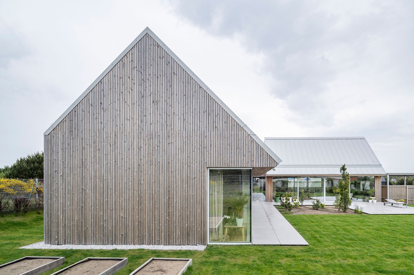 House in Jastrzębia Góra by Archmondo. Photograph by Jakub Certowicz.