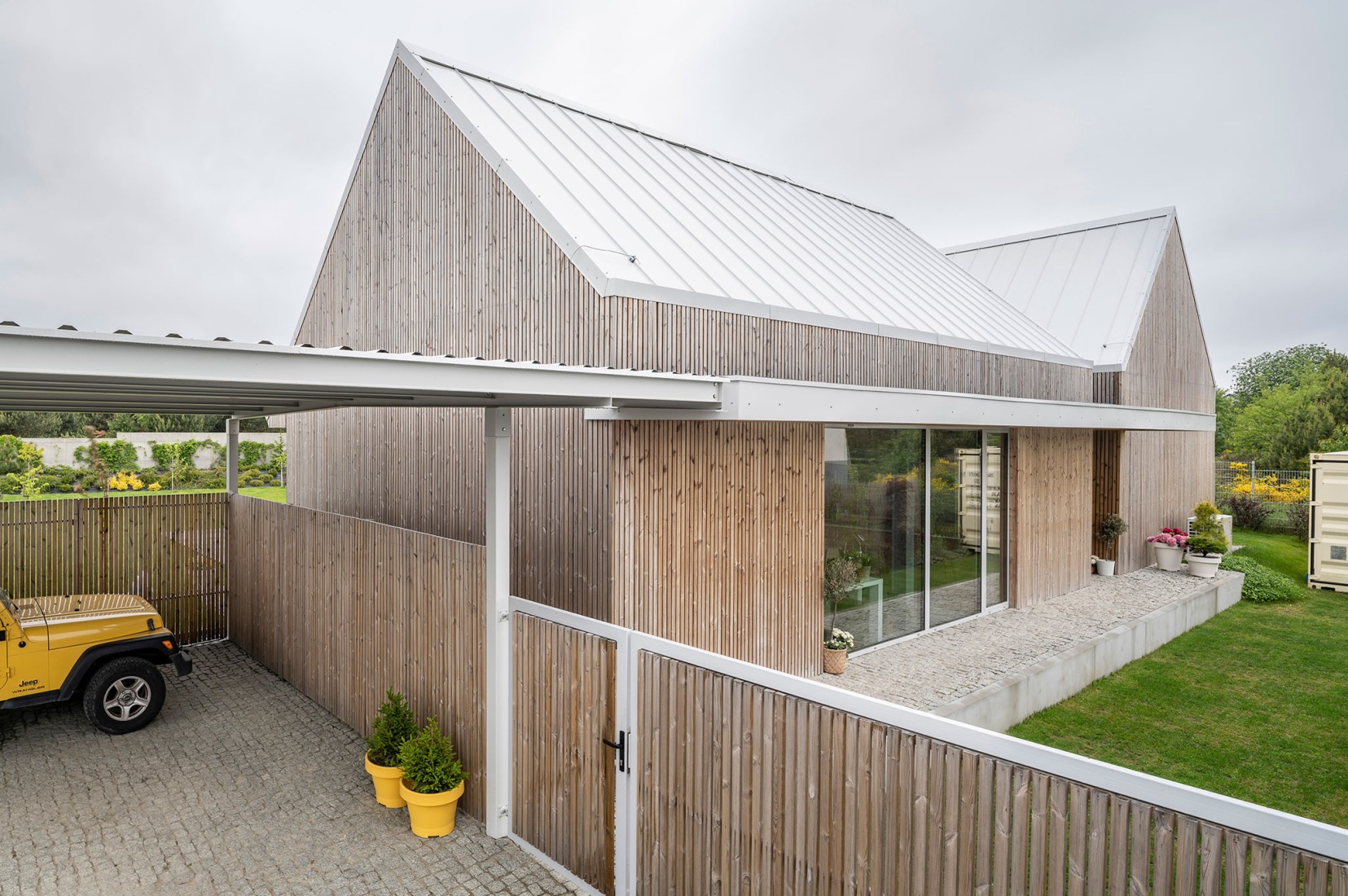 House in Jastrzębia Góra by Archmondo. Photograph by Jakub Certowicz.