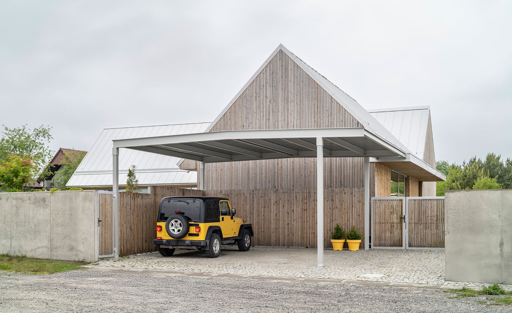 House in Jastrzębia Góra by Archmondo. Photograph by Jakub Certowicz.