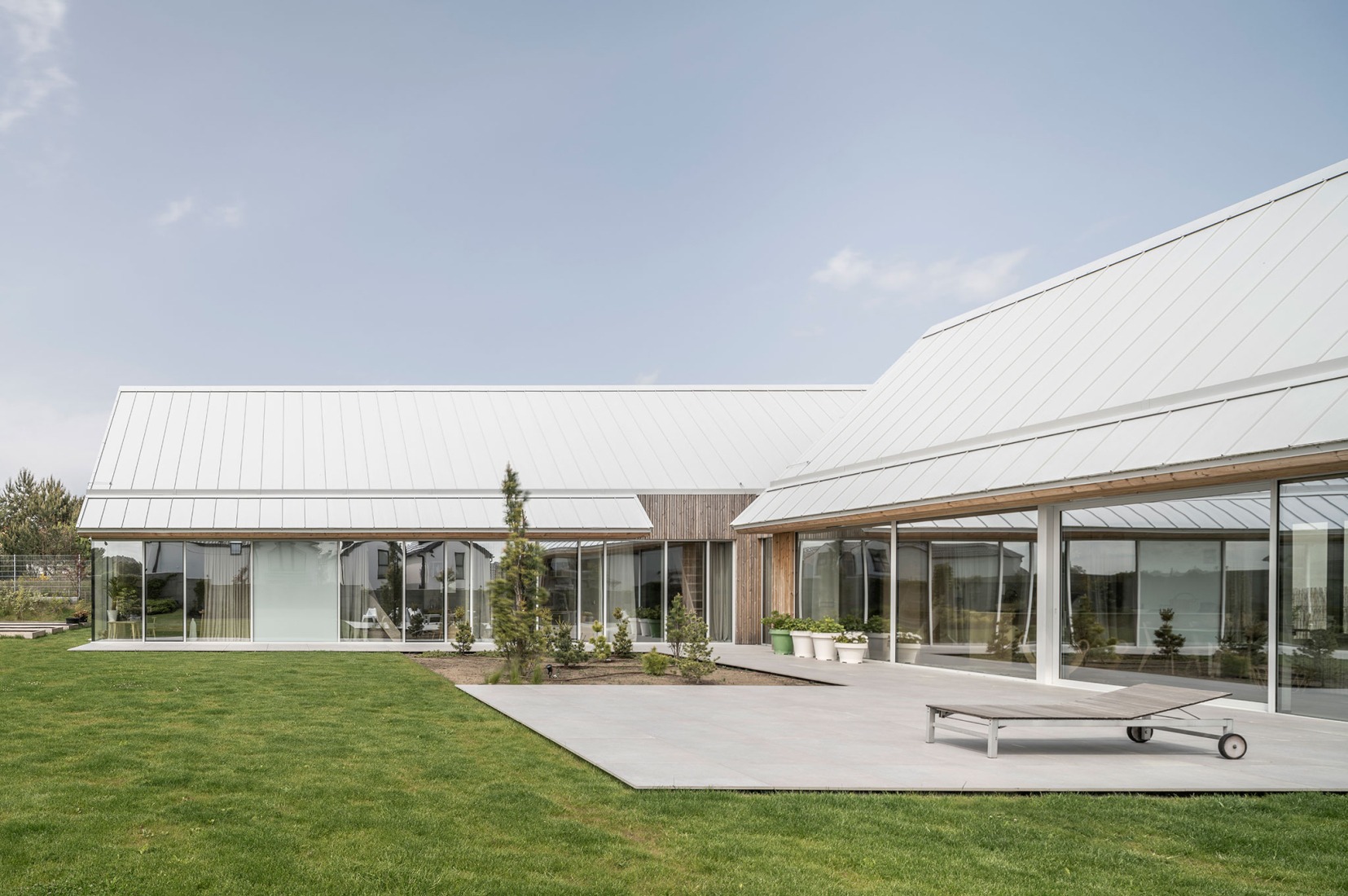 House in Jastrzębia Góra by Archmondo. Photograph by Jakub Certowicz.