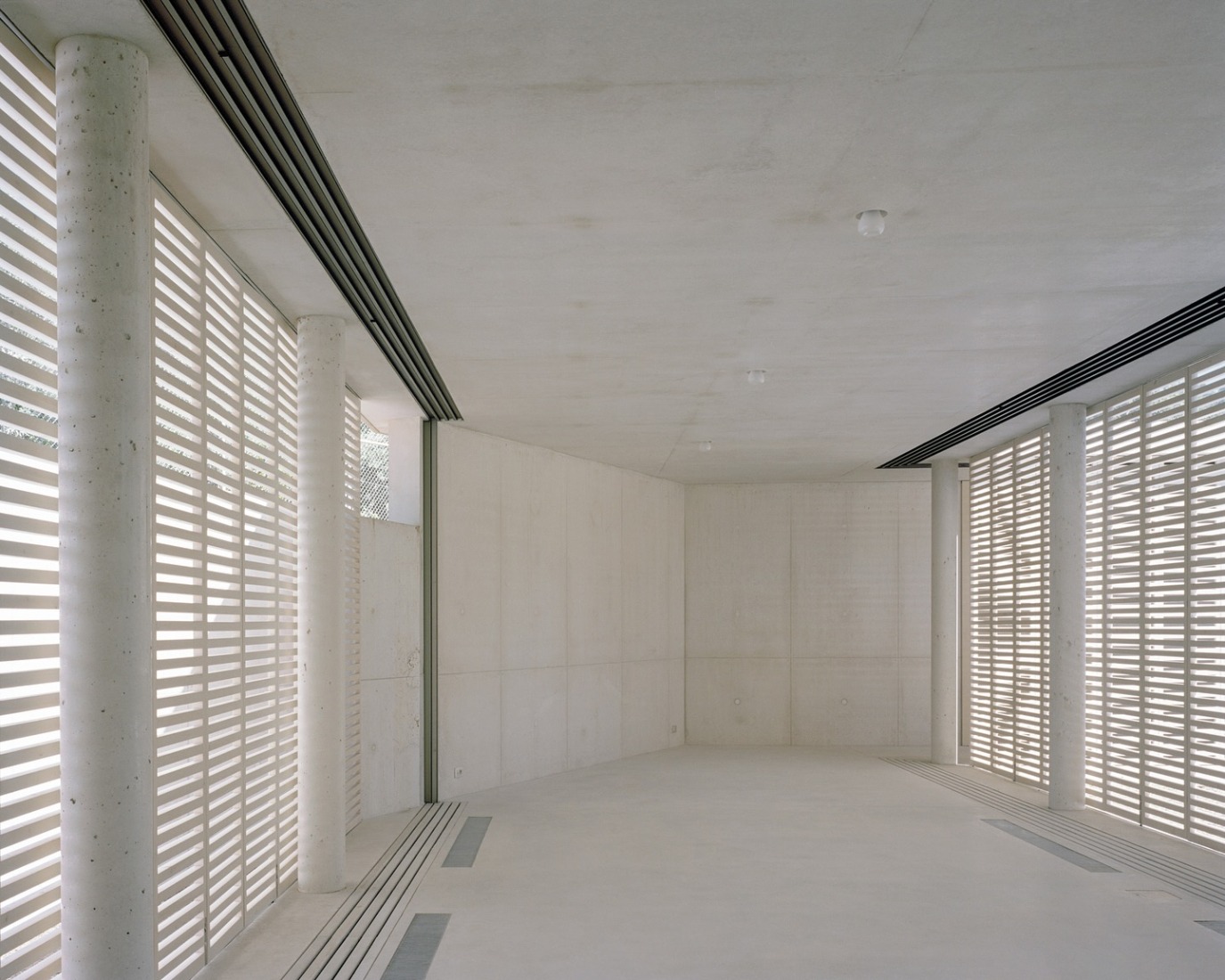Casa patio por Arquitectura-G. Fotografía por Maxime Delvaux.