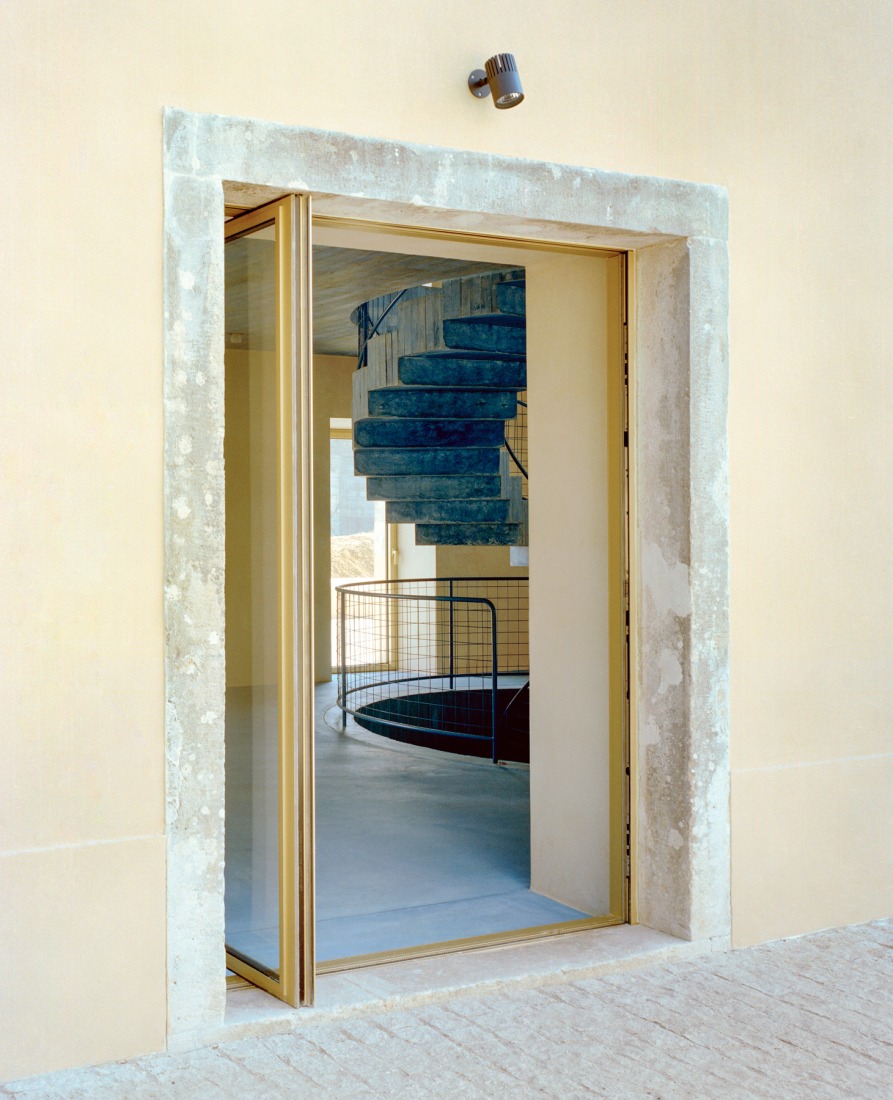 House II in a Quinta de Recreio by Arquitectura-G. Photograph by Maxime Delvaux.