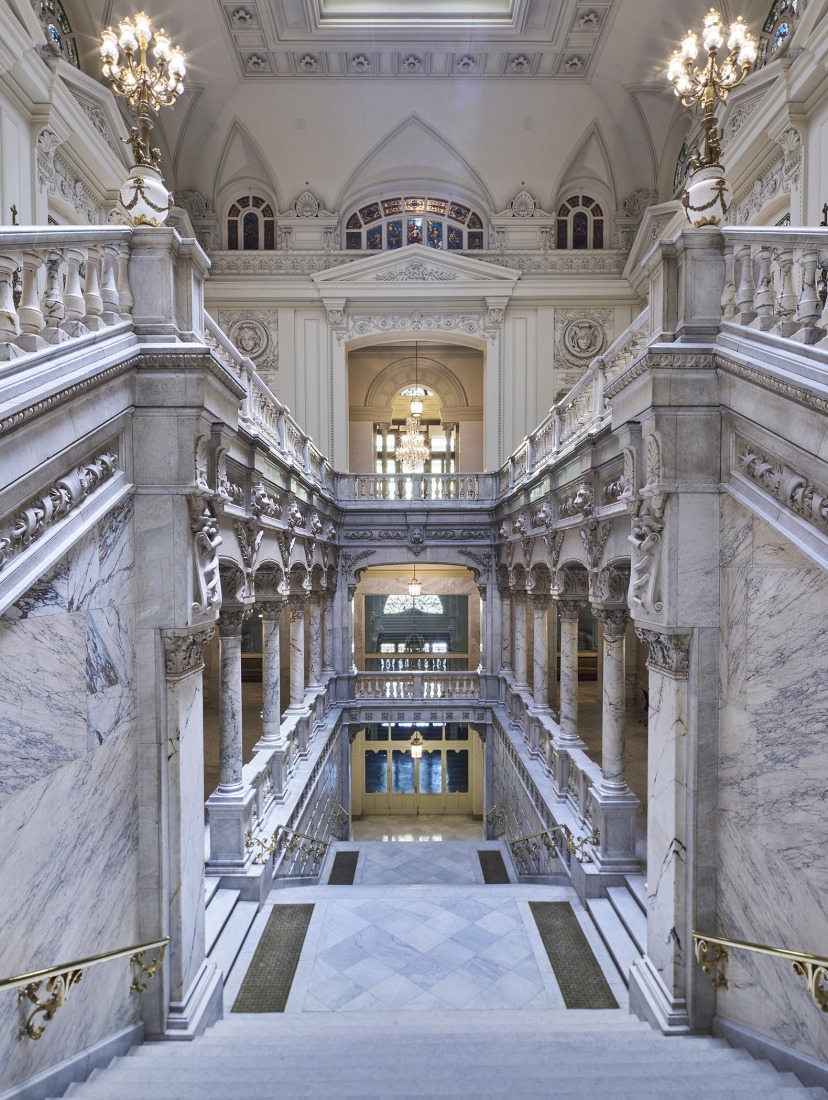 La Escalera Imperial. Fotografía cortesía por El Banco de España.