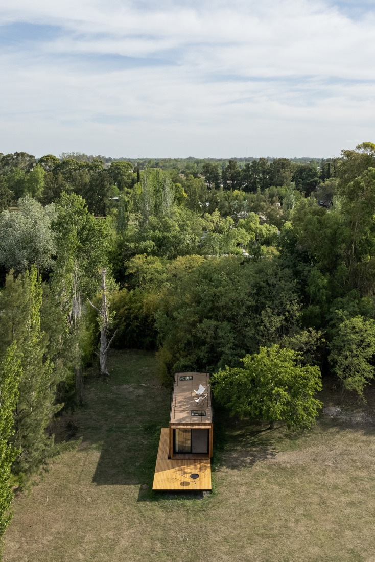 Minimal house in La Plata by Estudio Borrachia. Photograph by Luis Barandiaran.