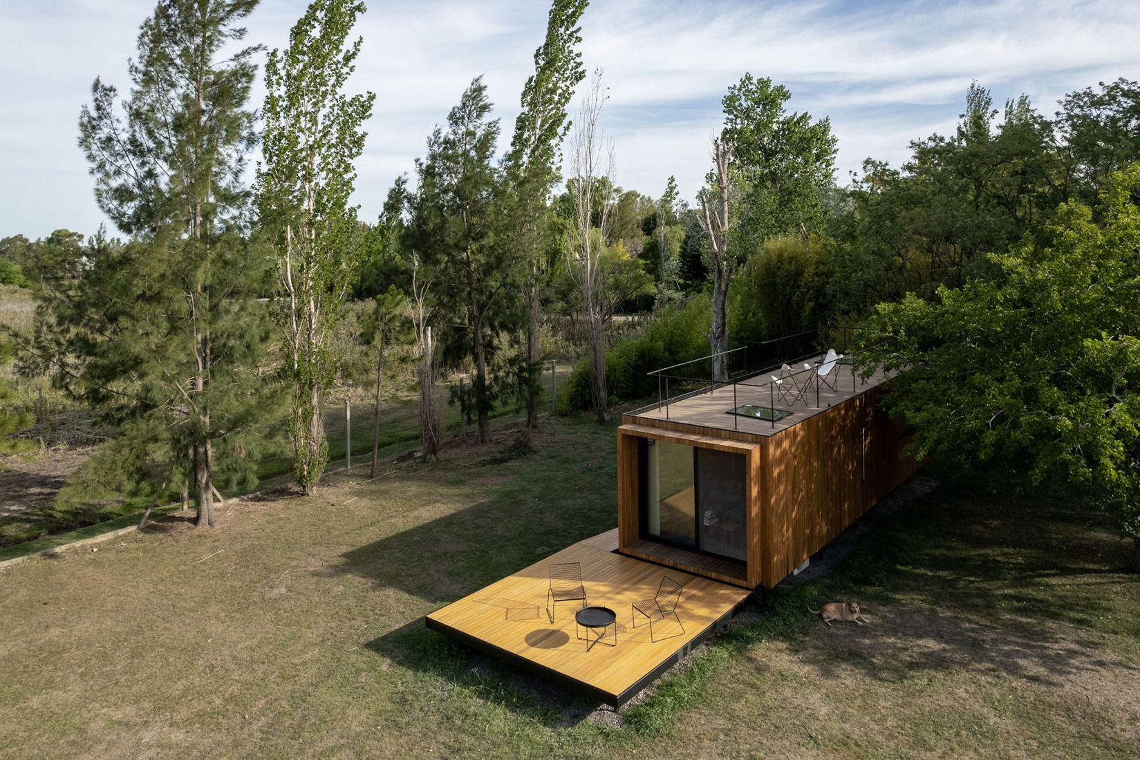 Minimal house in La Plata by Estudio Borrachia. Photograph by Luis Barandiaran.