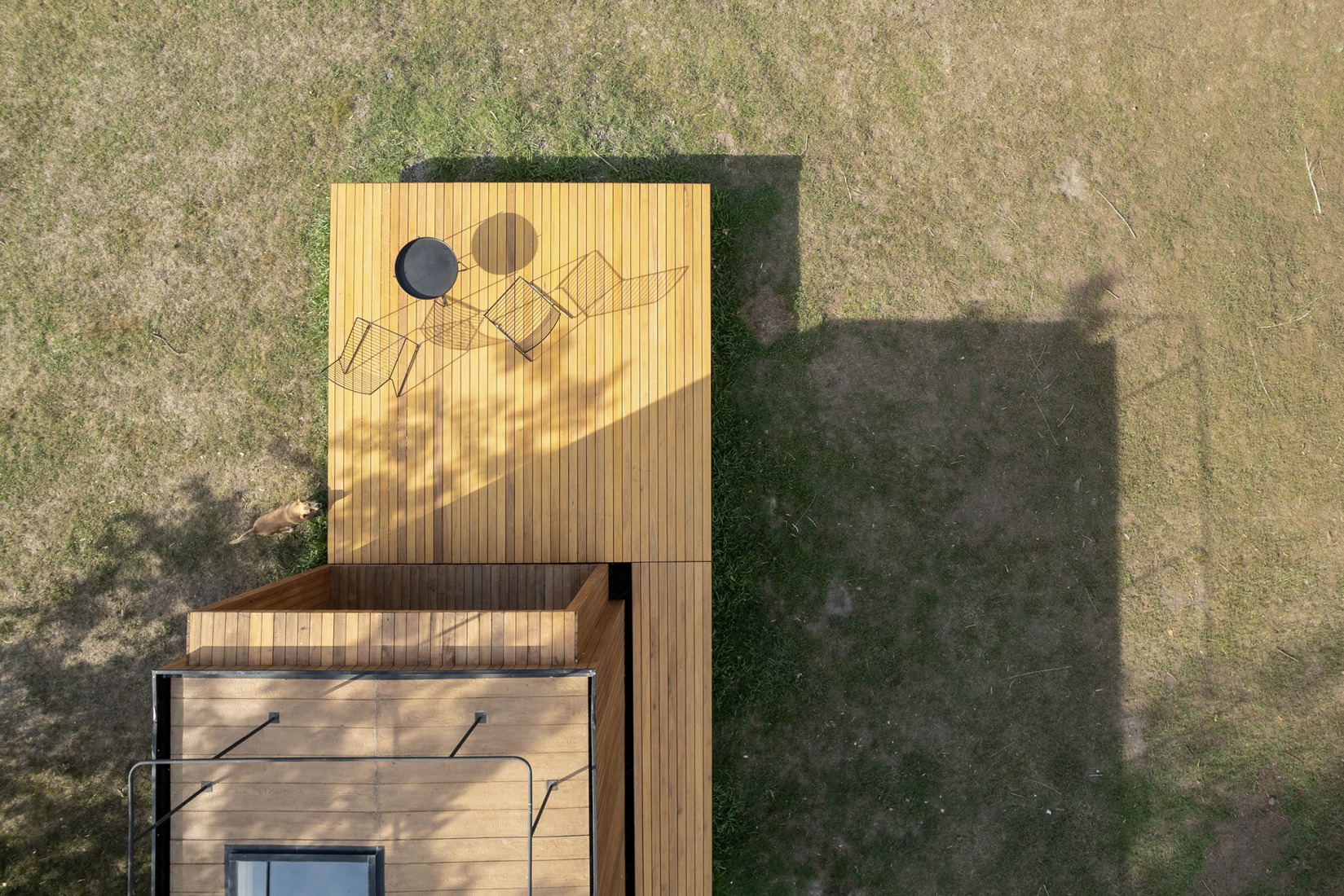 Minimal house in La Plata by Estudio Borrachia. Photograph by Luis Barandiaran.