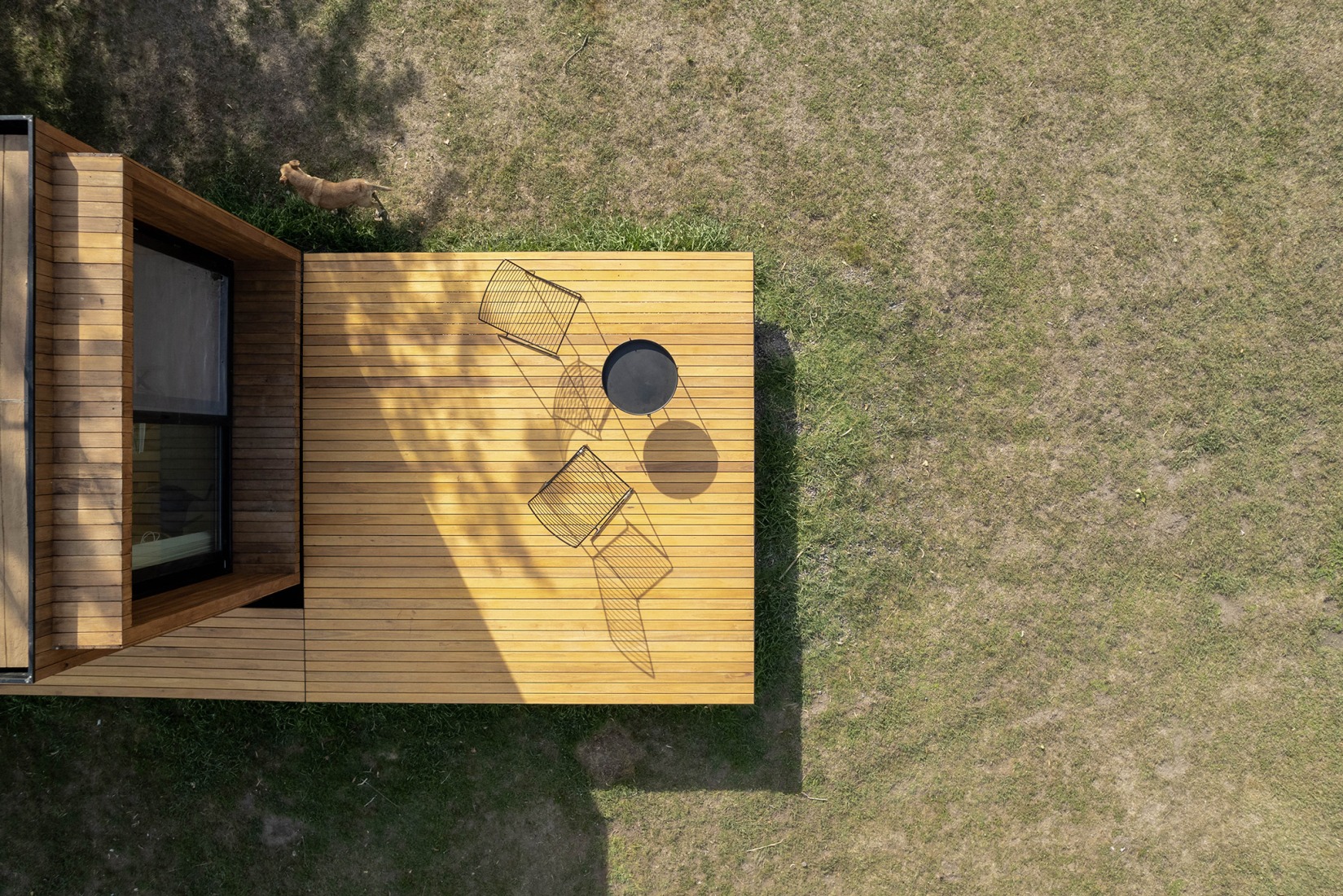 Minimal house in La Plata by Estudio Borrachia. Photograph by Luis Barandiaran.