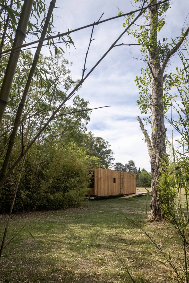 Minimal house in La Plata by Estudio Borrachia. Photograph by Luis Barandiaran.