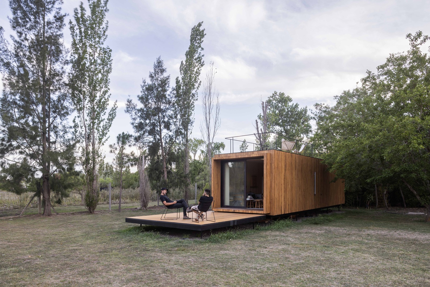 Minimal house in La Plata by Estudio Borrachia. Photograph by Luis Barandiaran.