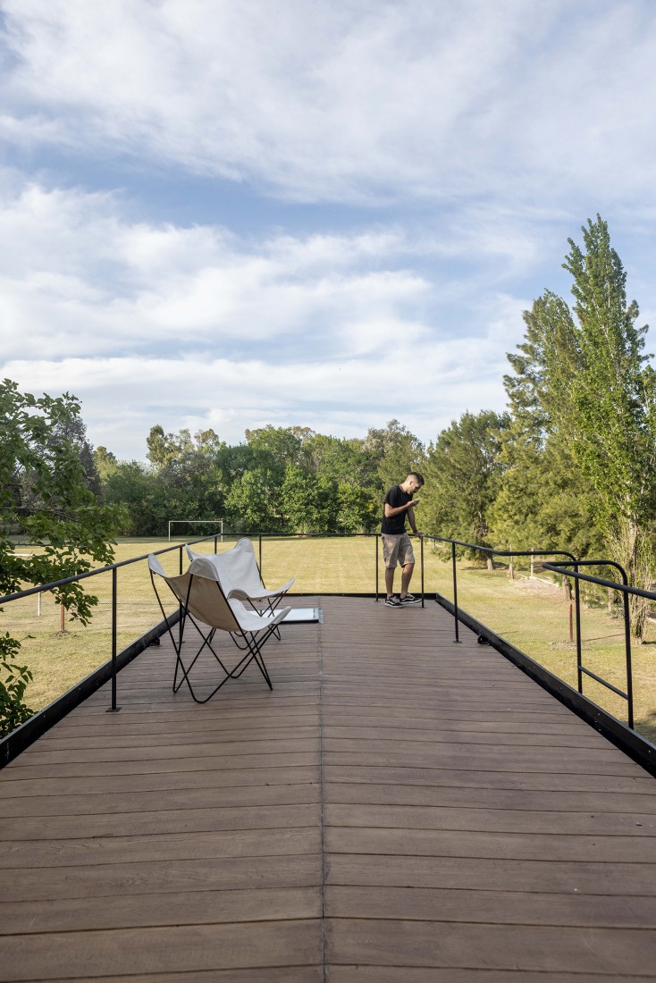 Minimal house in La Plata by Estudio Borrachia. Photograph by Luis Barandiaran.