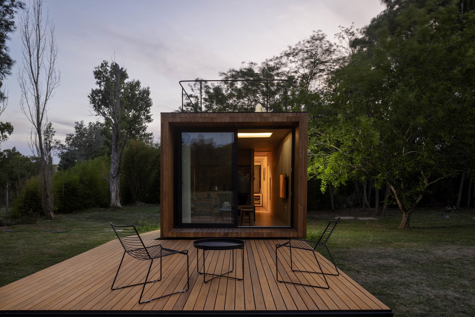 Minimal house in La Plata by Estudio Borrachia. Photograph by Luis Barandiaran.
