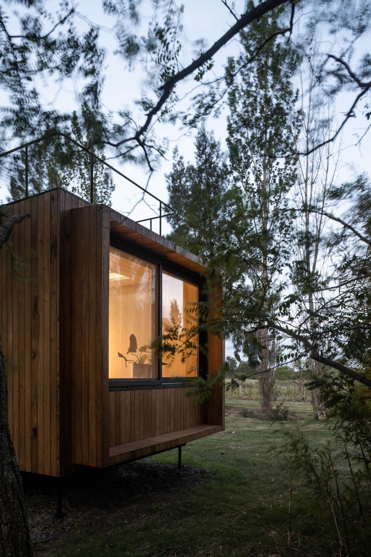 Minimal house in La Plata by Estudio Borrachia. Photograph by Luis Barandiaran.