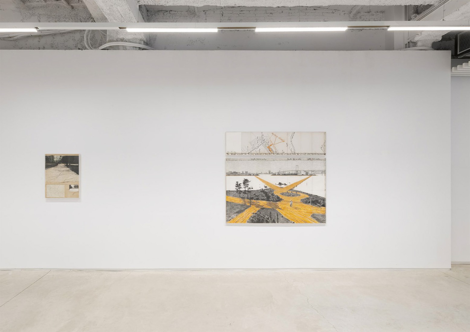 Vista de la exposición en Prats Nogueras Blanchard, Barcelona. Christo & Jeanne-Claude. La arquitectura de lo no construido. Fotografía por Roberto Ruiz. Imagen cortesía de Prats Nogueras Blanchard, Barcelona/Madrid.