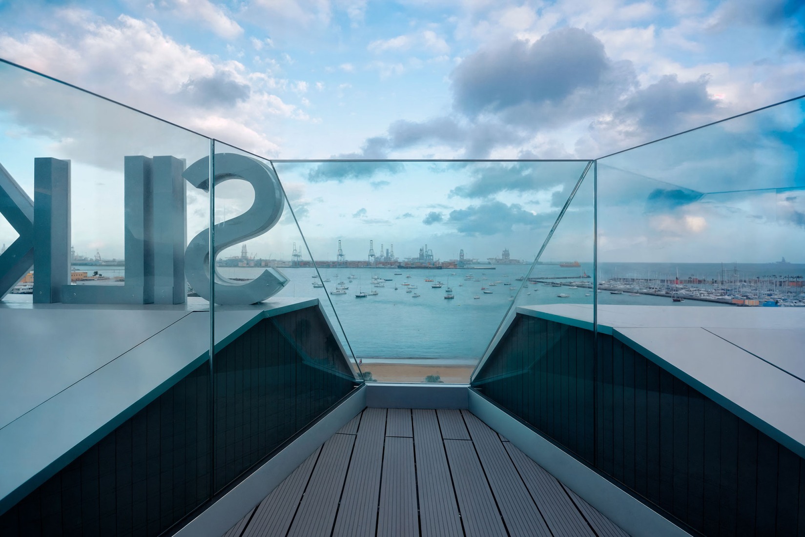 Hotel Silken Saaj por estudioUAD. Fotografía por estudioUAD.  Hotel Silken Saaj por estudioUAD. Fotografía por estudioUAD.