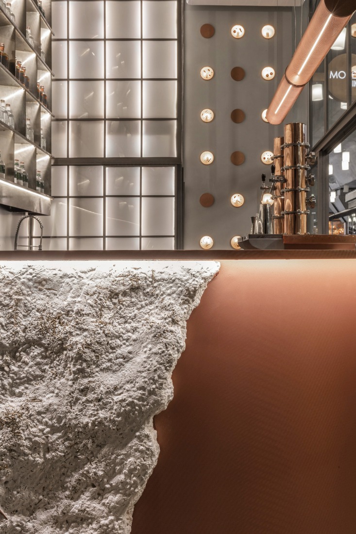 Moretti Gin Bar by Grizzo Studio + Rocío Martínez Serra. Photograph by Federico Kulekdjian.