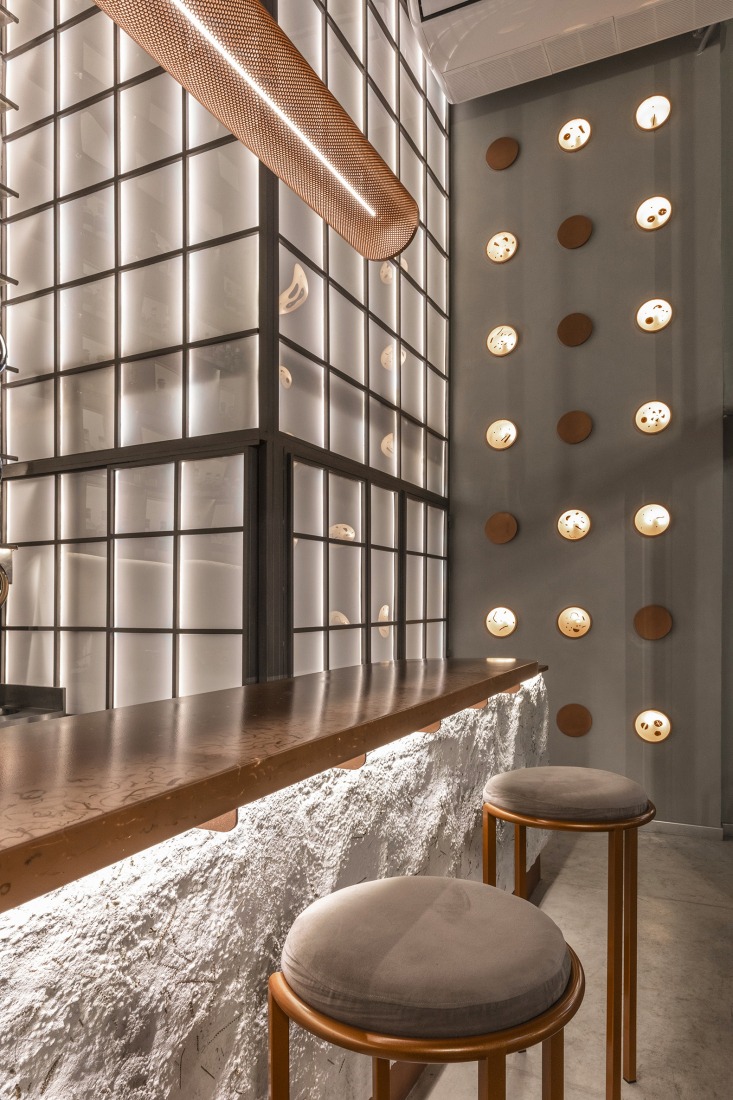 Moretti Gin Bar by Grizzo Studio + Rocío Martínez Serra. Photograph by Federico Kulekdjian.