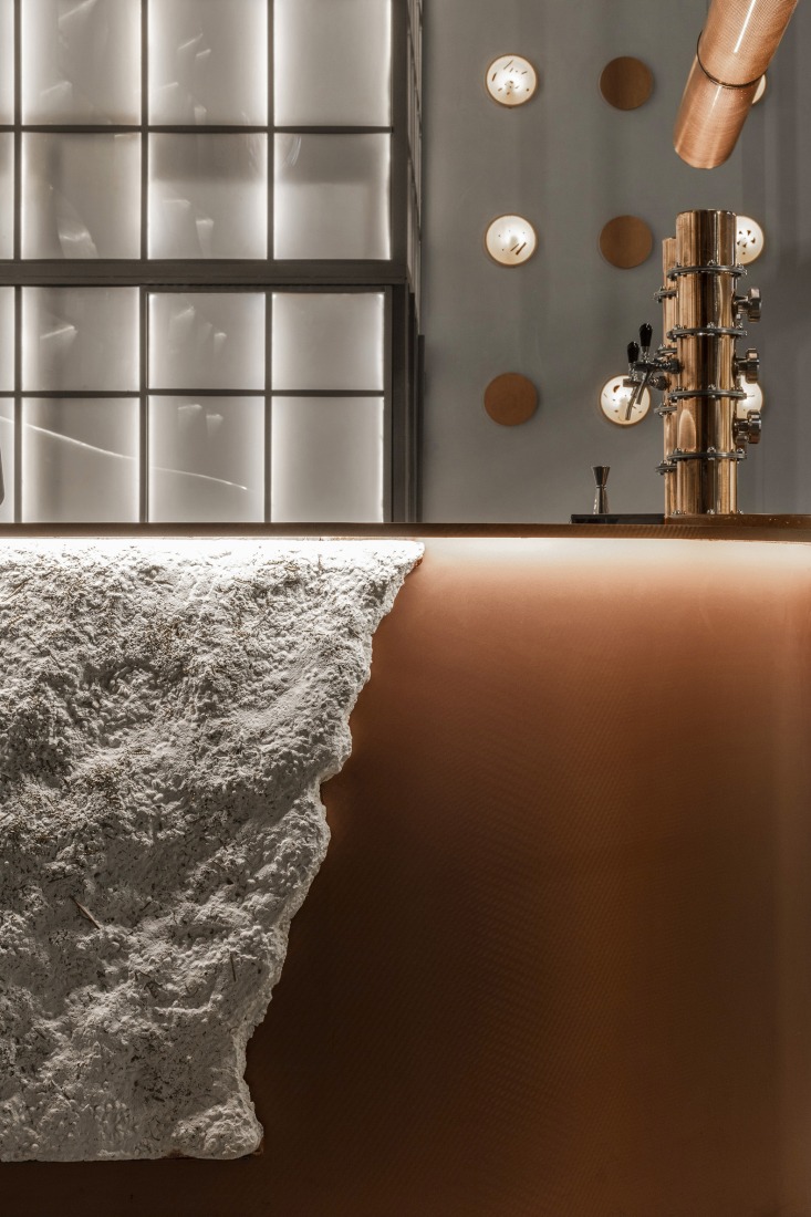 Moretti Gin Bar by Grizzo Studio + Rocío Martínez Serra. Photograph by Federico Kulekdjian.