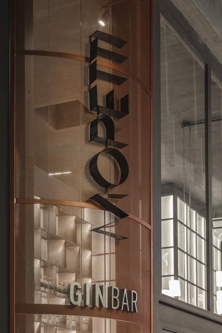 Moretti Gin Bar by Grizzo Studio + Rocío Martínez Serra. Photograph by Federico Kulekdjian.