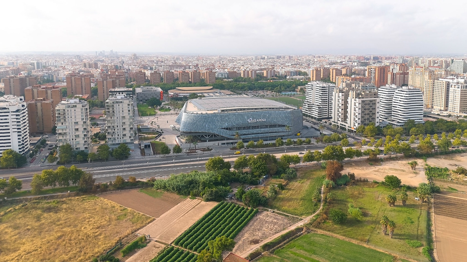 Roig Arena por HOK y ERRE. Fotografía por Hufton + Crow.
