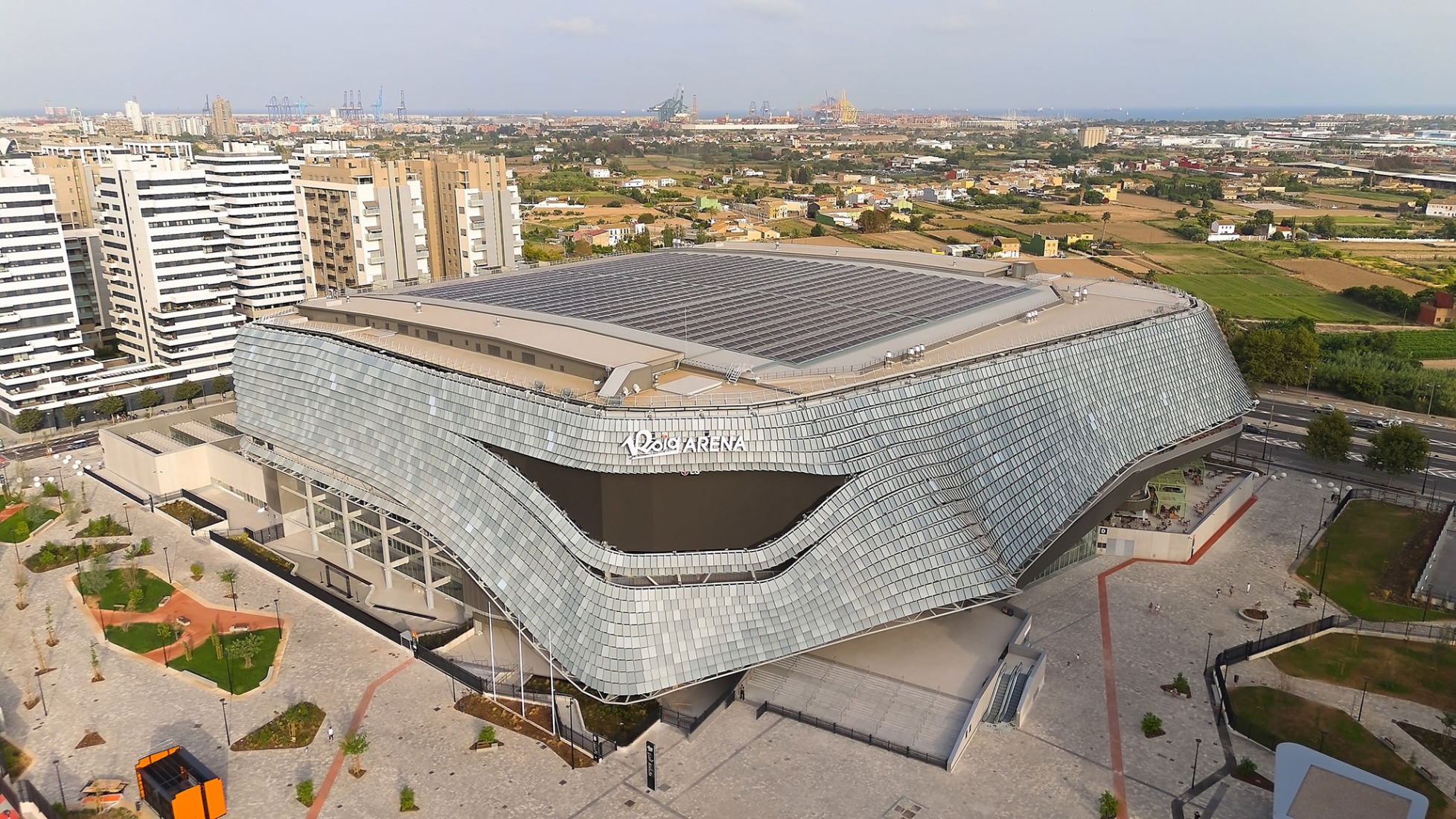Roig Arena por HOK y ERRE. Fotografía por Hufton + Crow.