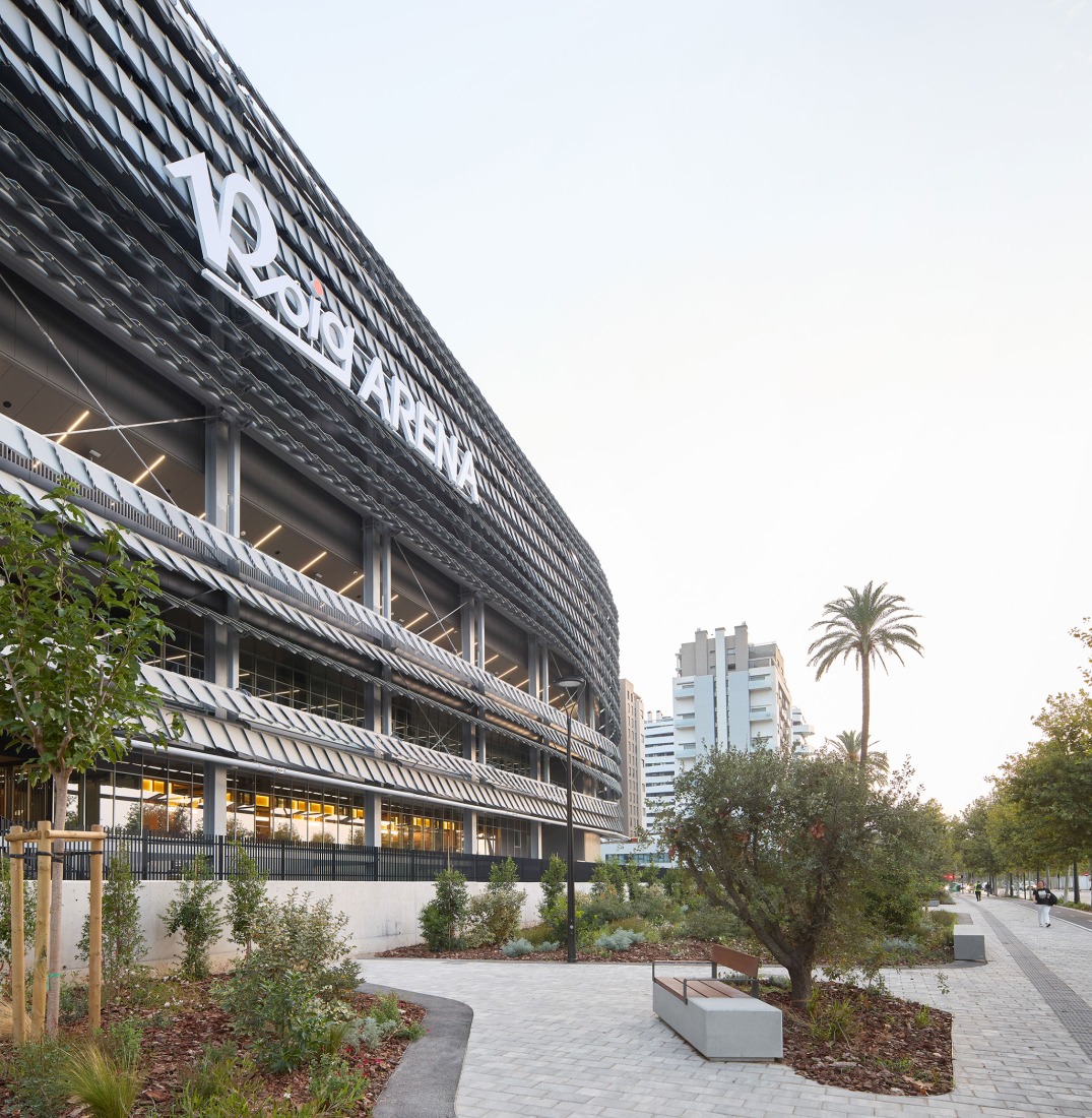 Roig Arena por HOK y ERRE. Fotografía por Hufton + Crow.