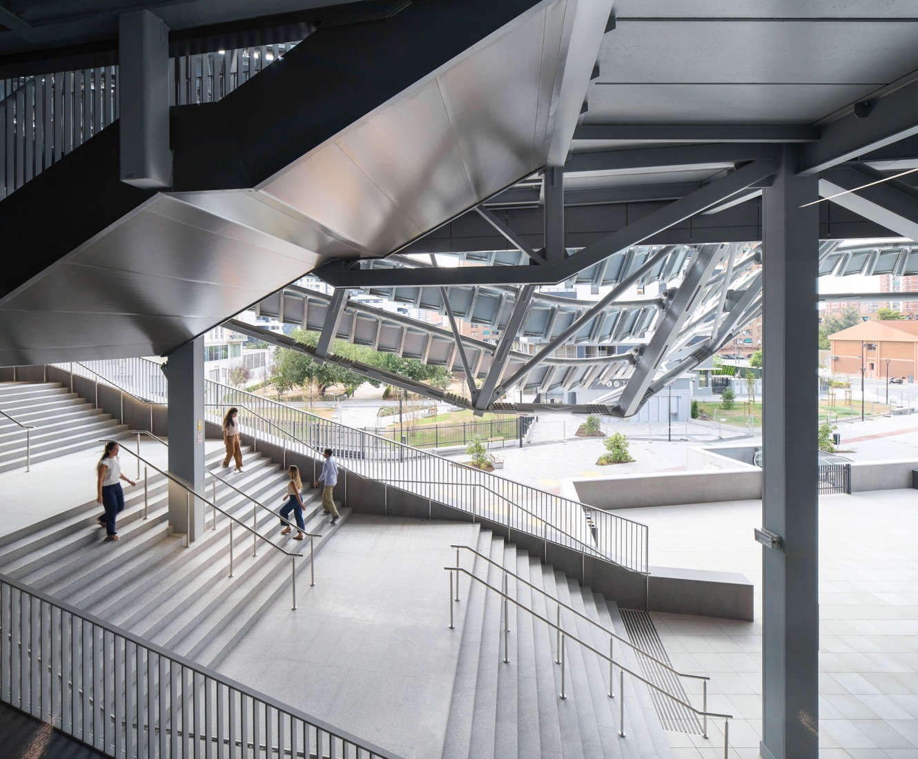 Roig Arena por HOK y ERRE. Fotografía por Hufton + Crow.